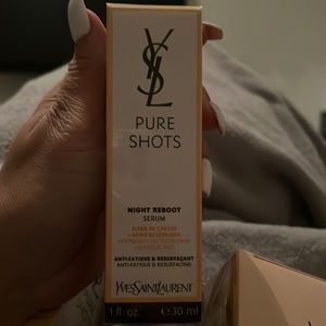 Pure Shots Night Reboot Resurfacing Serum
YVES SAINT LAURENT